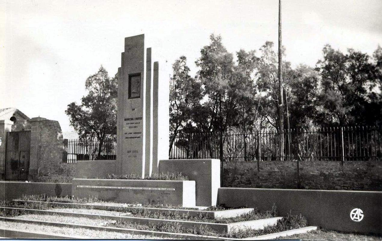 Ain Sefra 501- Monument Lyautey.jpg